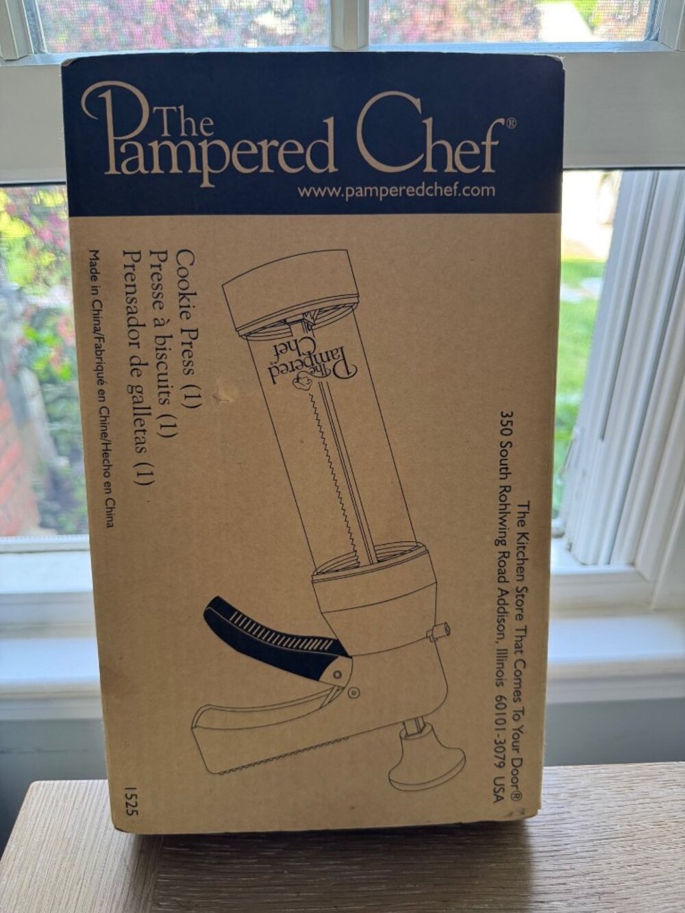 The Pampered Chef Cookie Press With 16 Discs For Easy Uniform Cookie Shapes